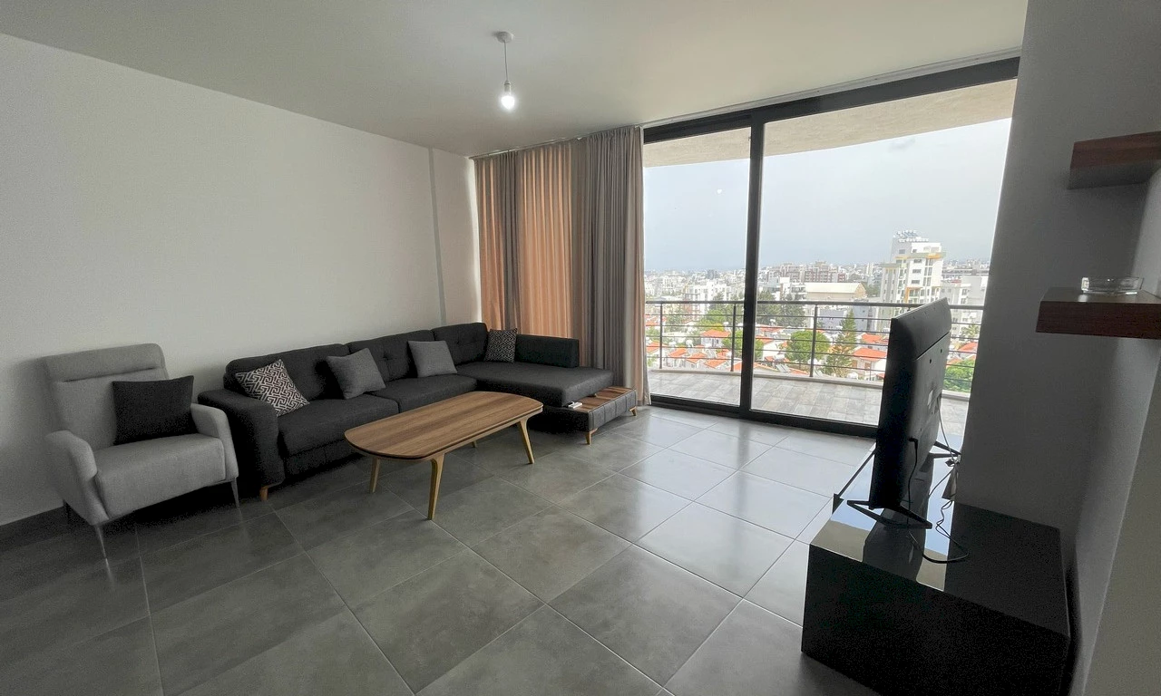 Kyrenia Merkezinde Deniz Manzaralı 2+1 Daire